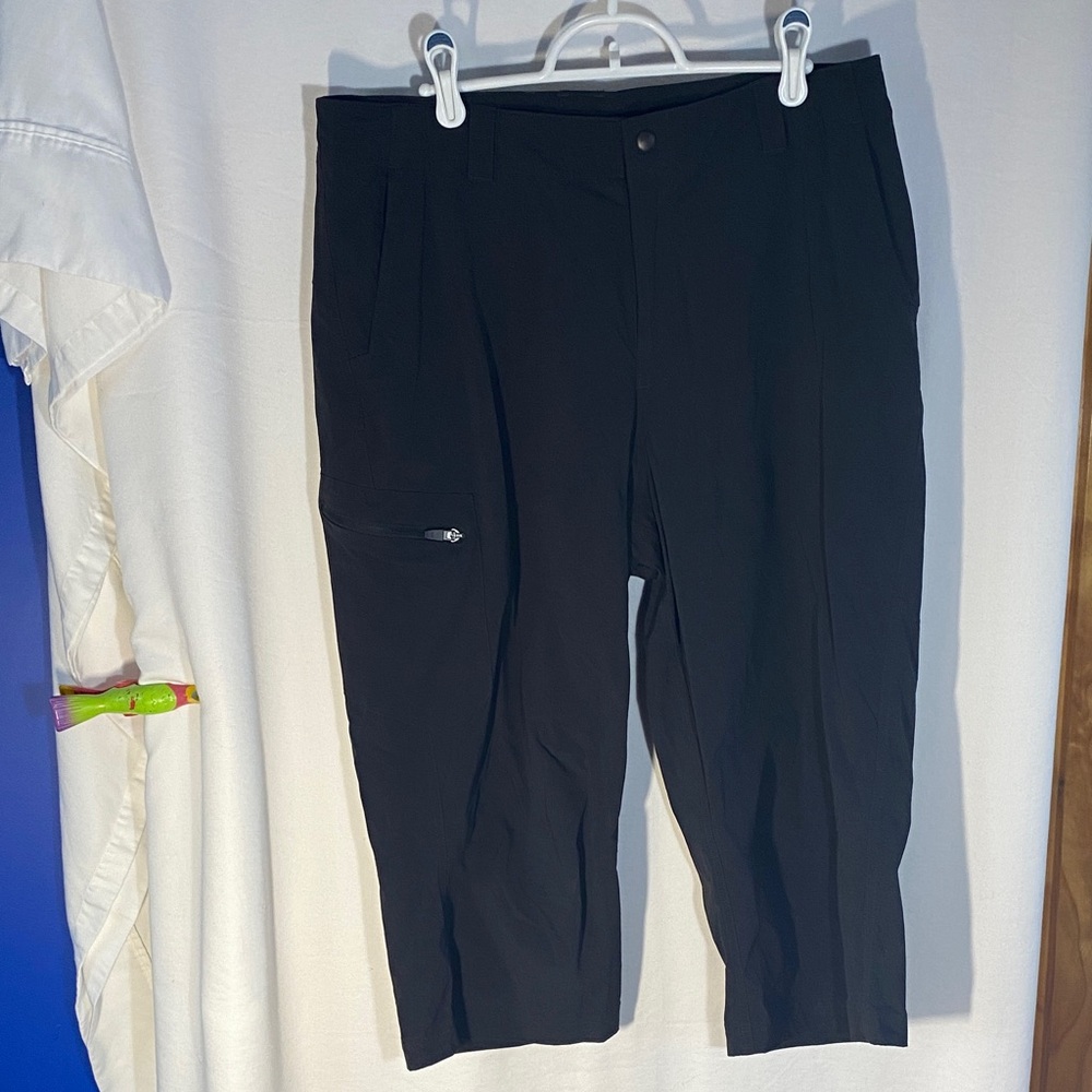 L.L. Bean Women's Hiking Capri Pants, Black, Size Medium NWOT